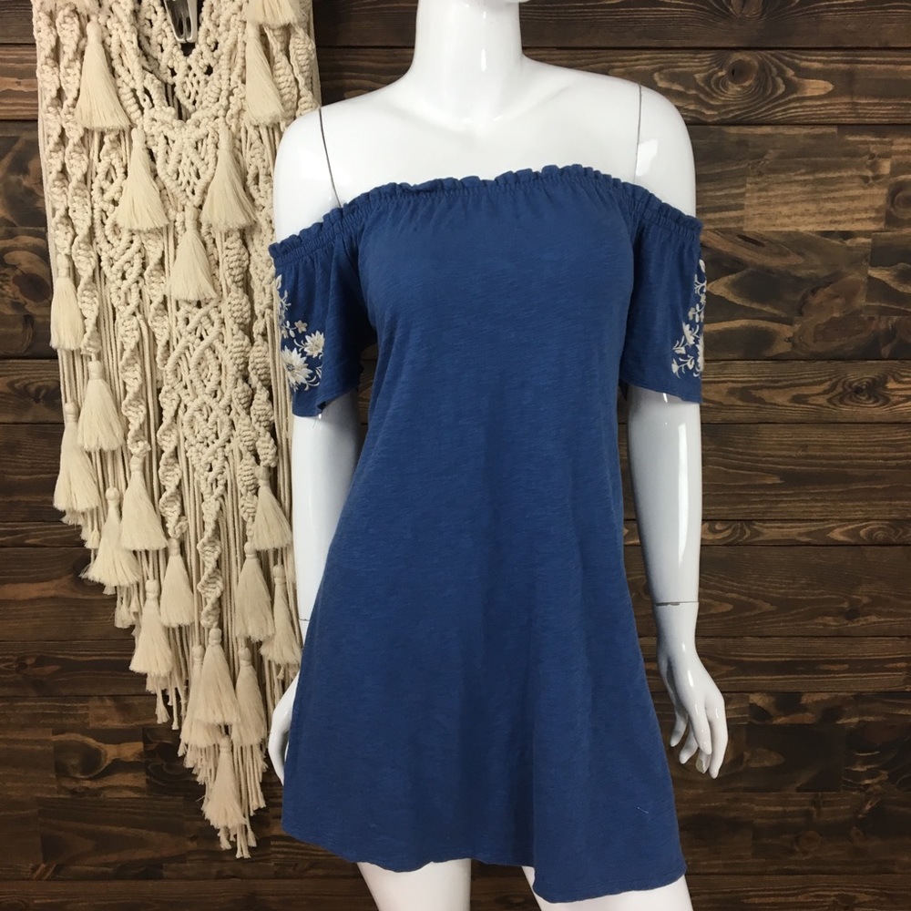 Abercrombie & Fitch | Floral Embroider Off Shoulder Dress